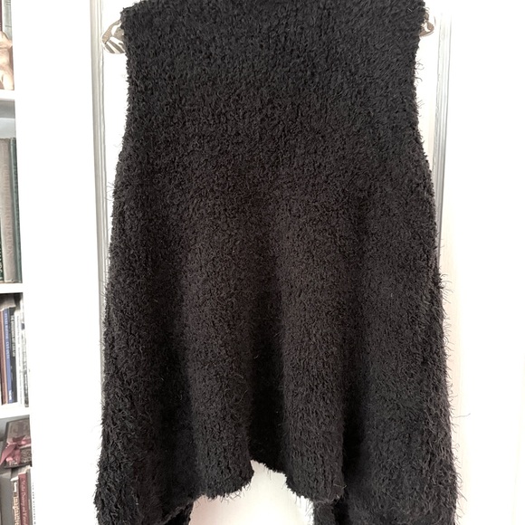 Sweater vest black fuzzy - Picture 3 of 8